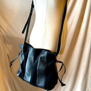 Vintage Vince Camuto Suede/ Leather contrast purs Crossbody Sling Bag 🖤